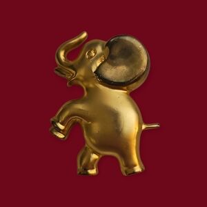AD 2007 Matte Goldtone Elephant Brooch